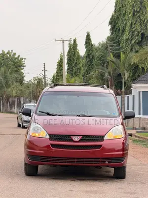 Toyota Sienna 2005 Maroon