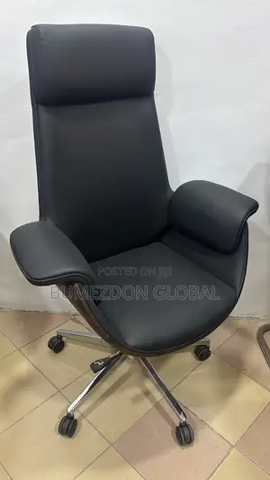 Luxury Executive Office Chair – High Back Leather Swivel Chair