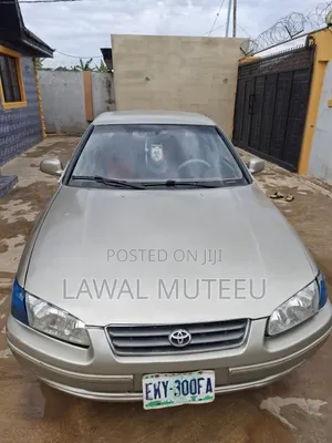 Toyota Camry LE 2022 Silver