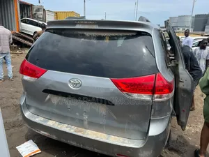 Toyota Sienna 2012 Silver