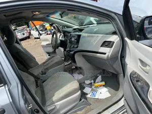 Toyota Sienna 2012 Silver
