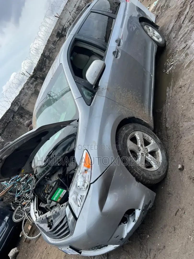 Toyota Sienna 2012 Silver