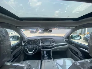 Toyota Highlander XLE 2019 Silver