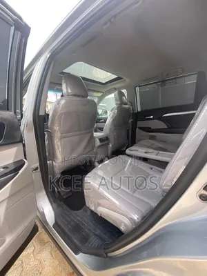 Toyota Highlander XLE 2019 Silver