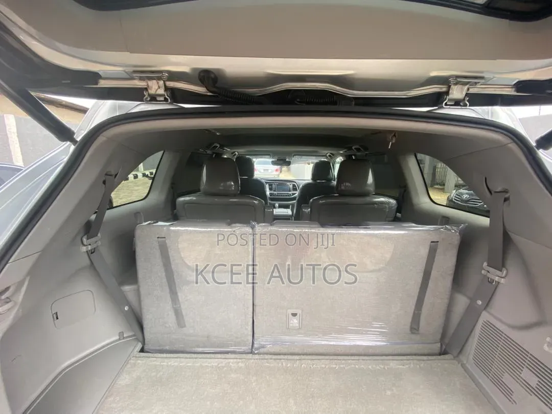 Toyota Highlander XLE 2019 Silver