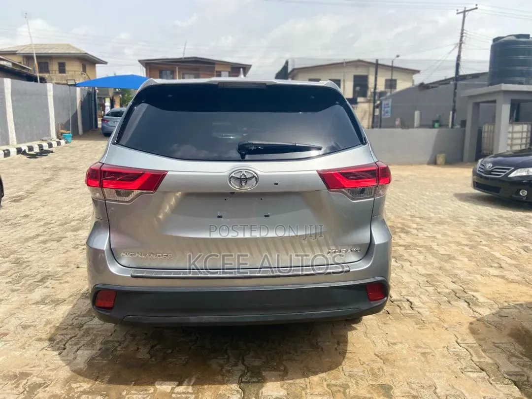 Toyota Highlander XLE 2019 Silver