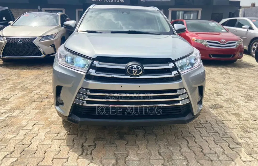 Toyota Highlander XLE 2019 Silver