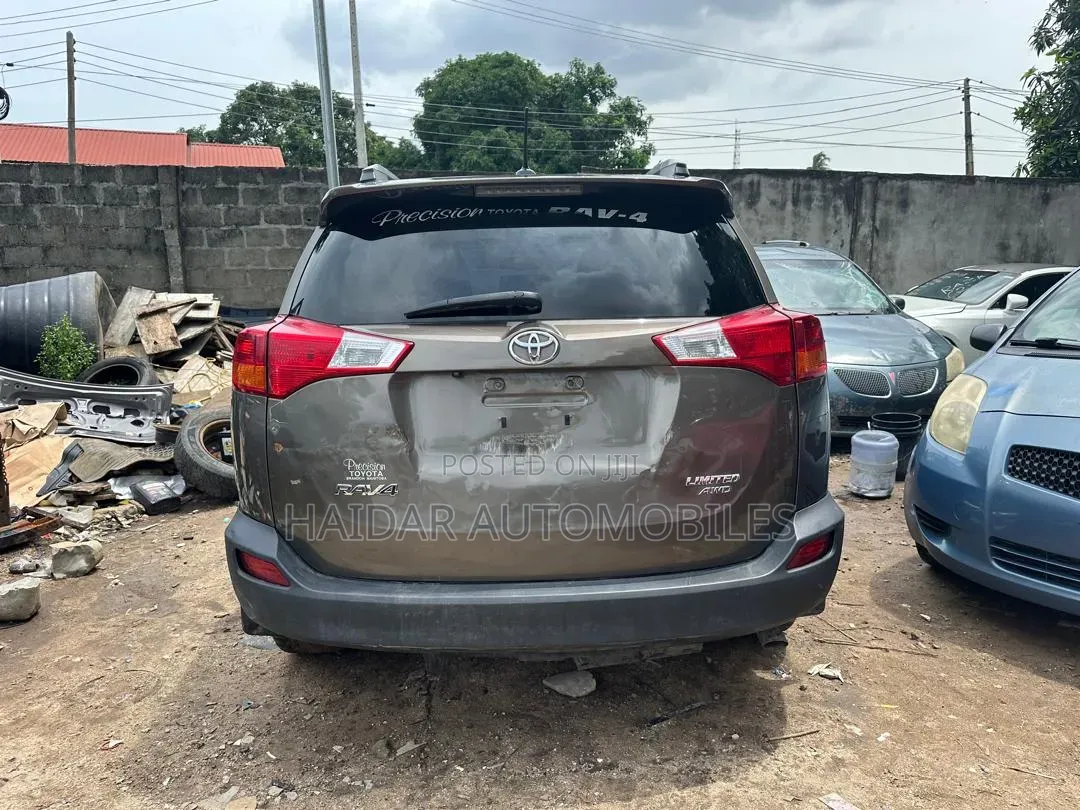 Toyota RAV4 2015 Gold