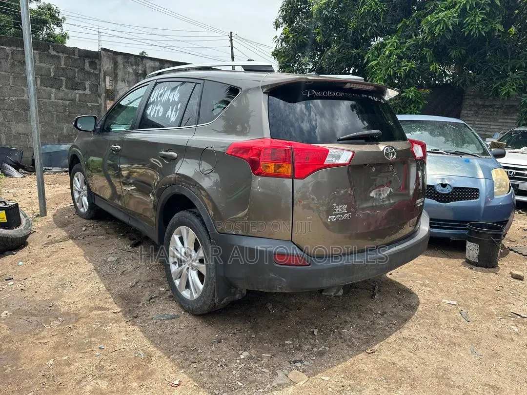 Toyota RAV4 2015 Gold