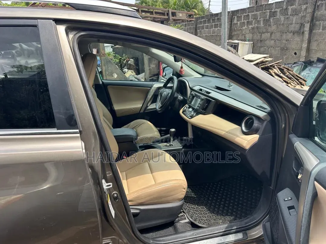 Toyota RAV4 2015 Gold