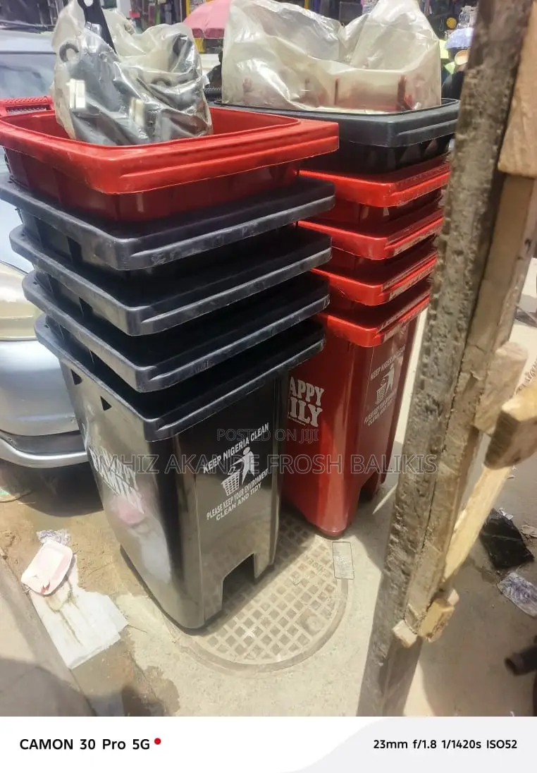 240 Liter Dust Bin/ Waste Bin