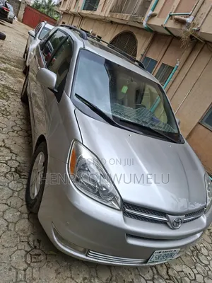 Toyota Sienna 2006 Gold