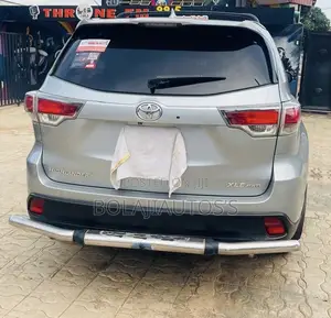 Toyota Highlander XLE 4dr SUV AWD (3.5L 6cyl 6A) 2015 Silver