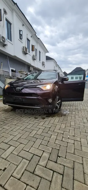 Toyota RAV4 XLE 4dr SUV AWD (2.5L 4cyl 6A) 2018 Burgundy