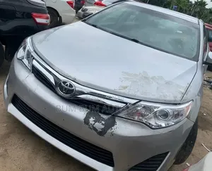 Toyota Camry LE 4dr Sedan (2.5L 4cyl 6A) 2012 Silver