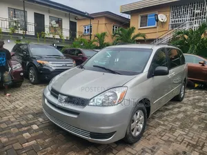 Toyota Sienna 2004 Silver