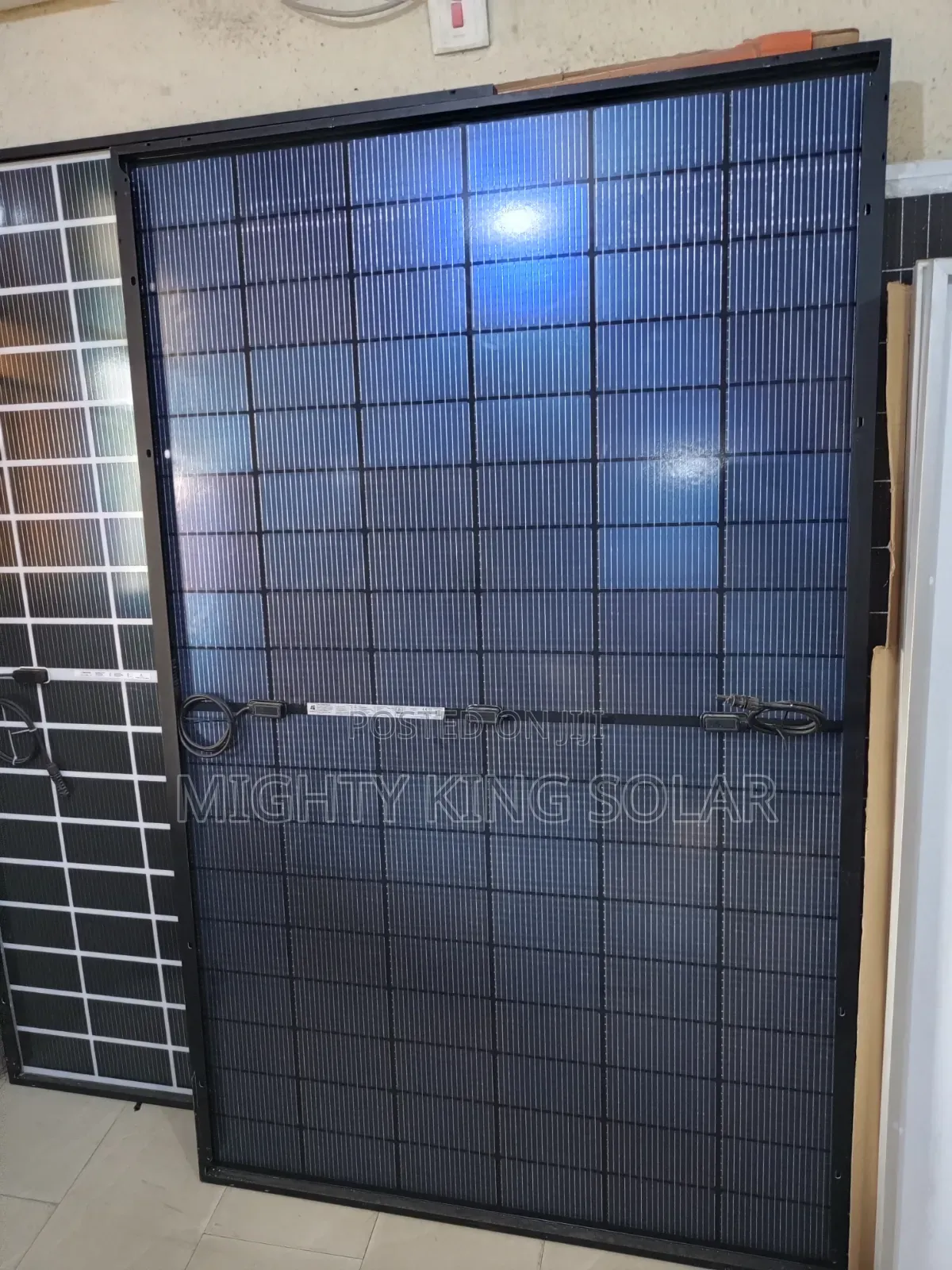 550w Plus 20 Box Bar Black and Bifacial Panel