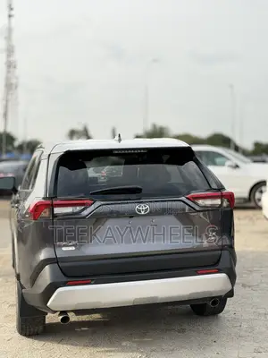 Toyota RAV4 LE 2022 Gray