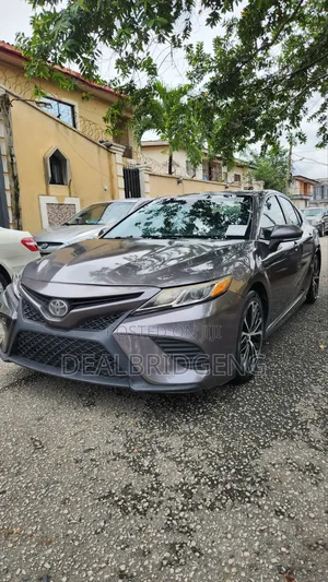 Toyota Camry SE FWD (2.5L 4cyl 8AM) 2018 Brown