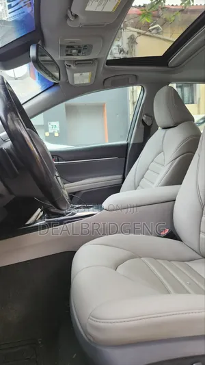 Toyota Camry SE FWD (2.5L 4cyl 8AM) 2018 Brown
