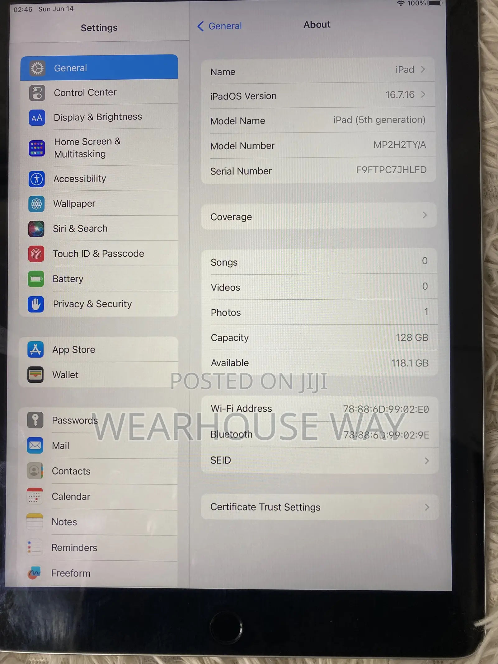 Apple iPad 9.7 32 GB Black
