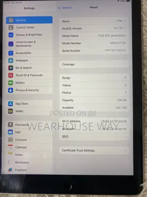 Apple iPad 9.7 32 GB Black