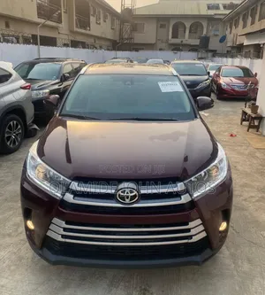 Toyota Highlander XLE 2019 Burgundy