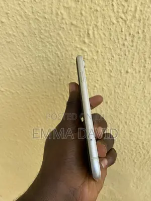 Apple iPhone XR 64 GB White