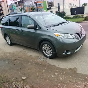 Toyota Sienna 2014 Green