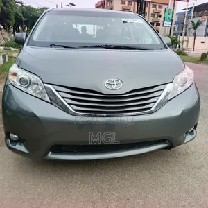 Toyota Sienna 2014 Green