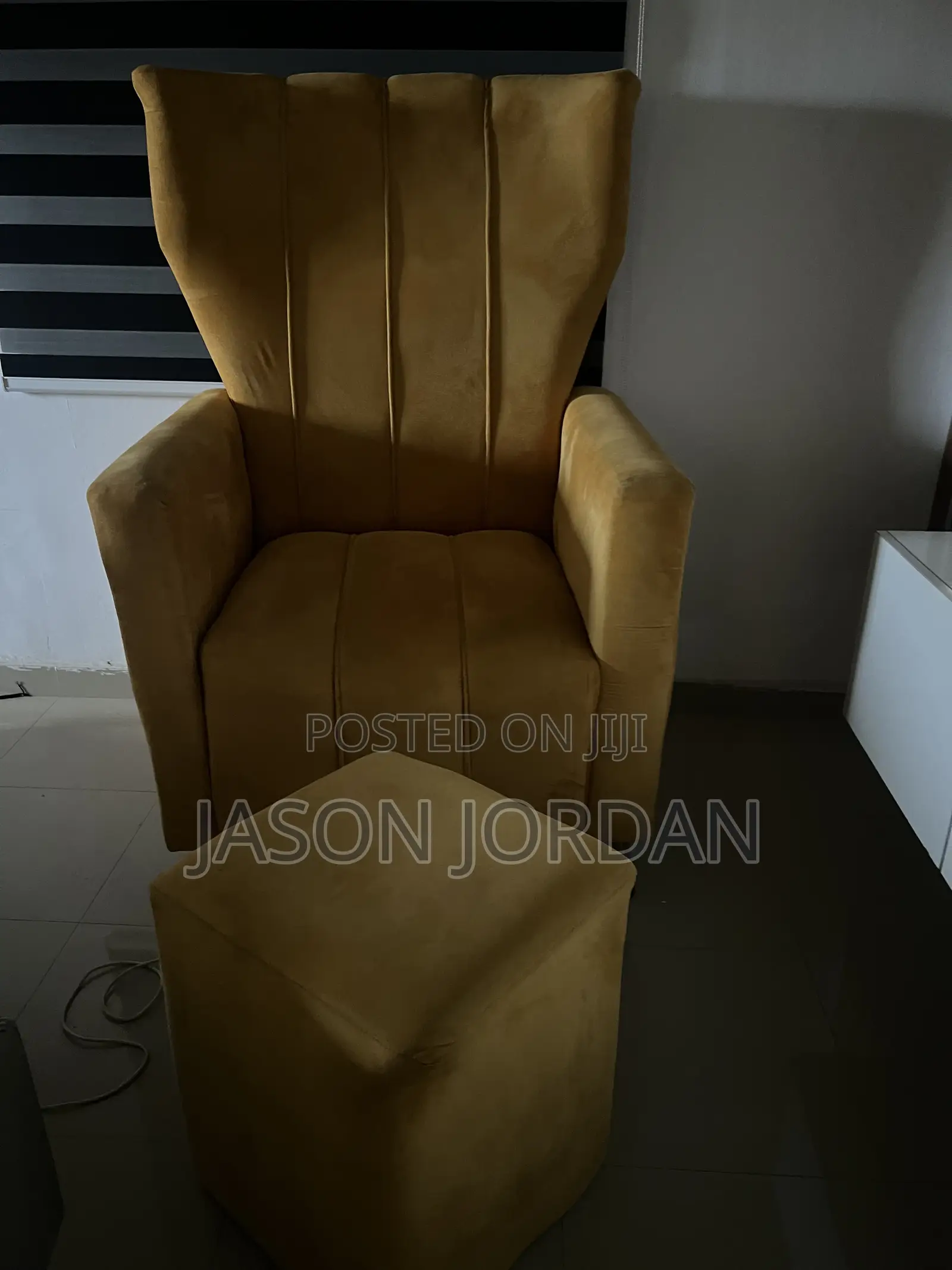 Single Sitting Room Chair