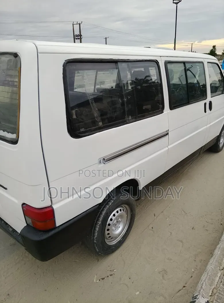 Volkswagen Transporter 2005 White