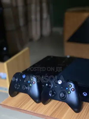 Xbox One Console + 2 Pads + 5 Games(Gtav, Fifa25 22, Mk11,Efootball24)