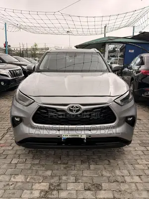 Toyota Highlander XLE 2021 Silver