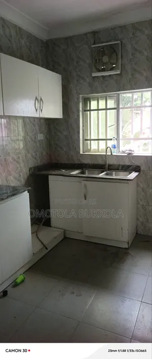 3bdrm Block of Flats in In An Estate, Ado / Ajah for rent