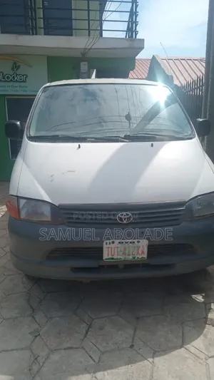 Toyota HiAce 2015 White