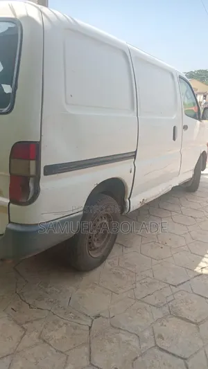 Toyota HiAce 2015 White
