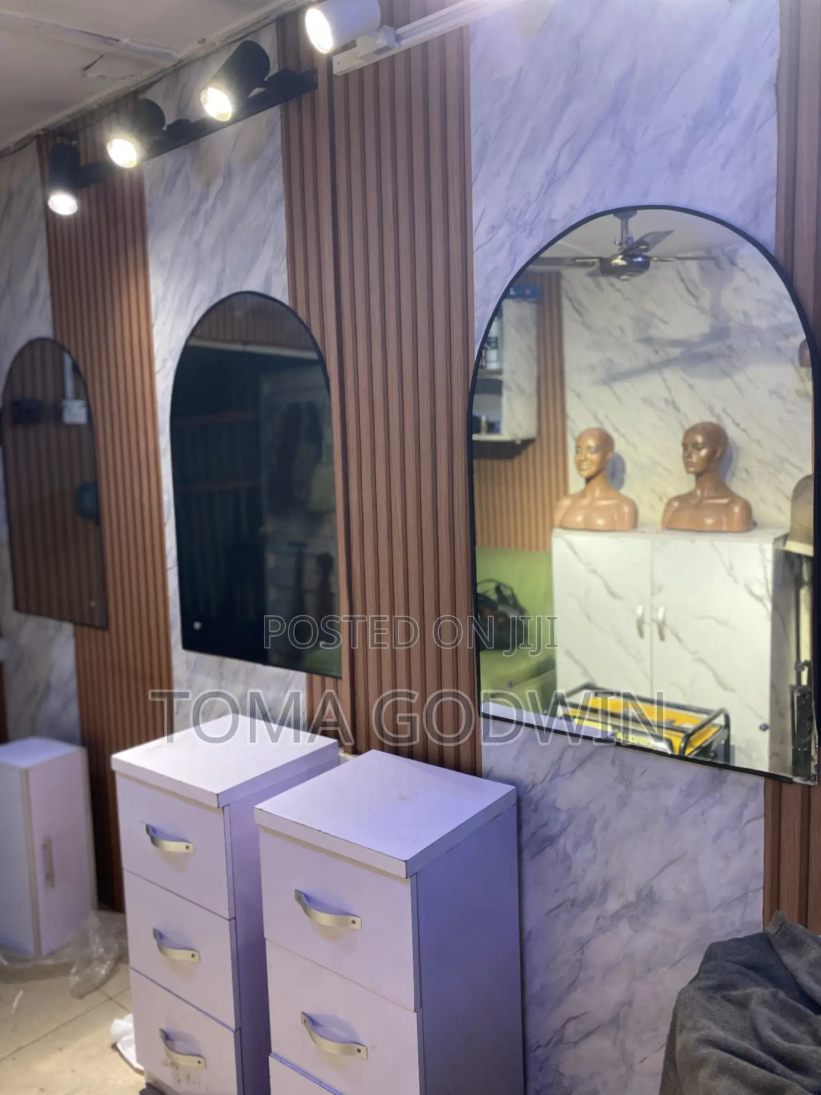 Salon Mirror