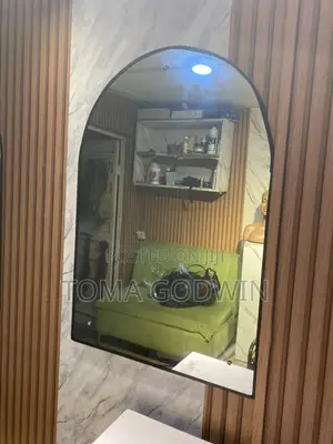Salon Mirror