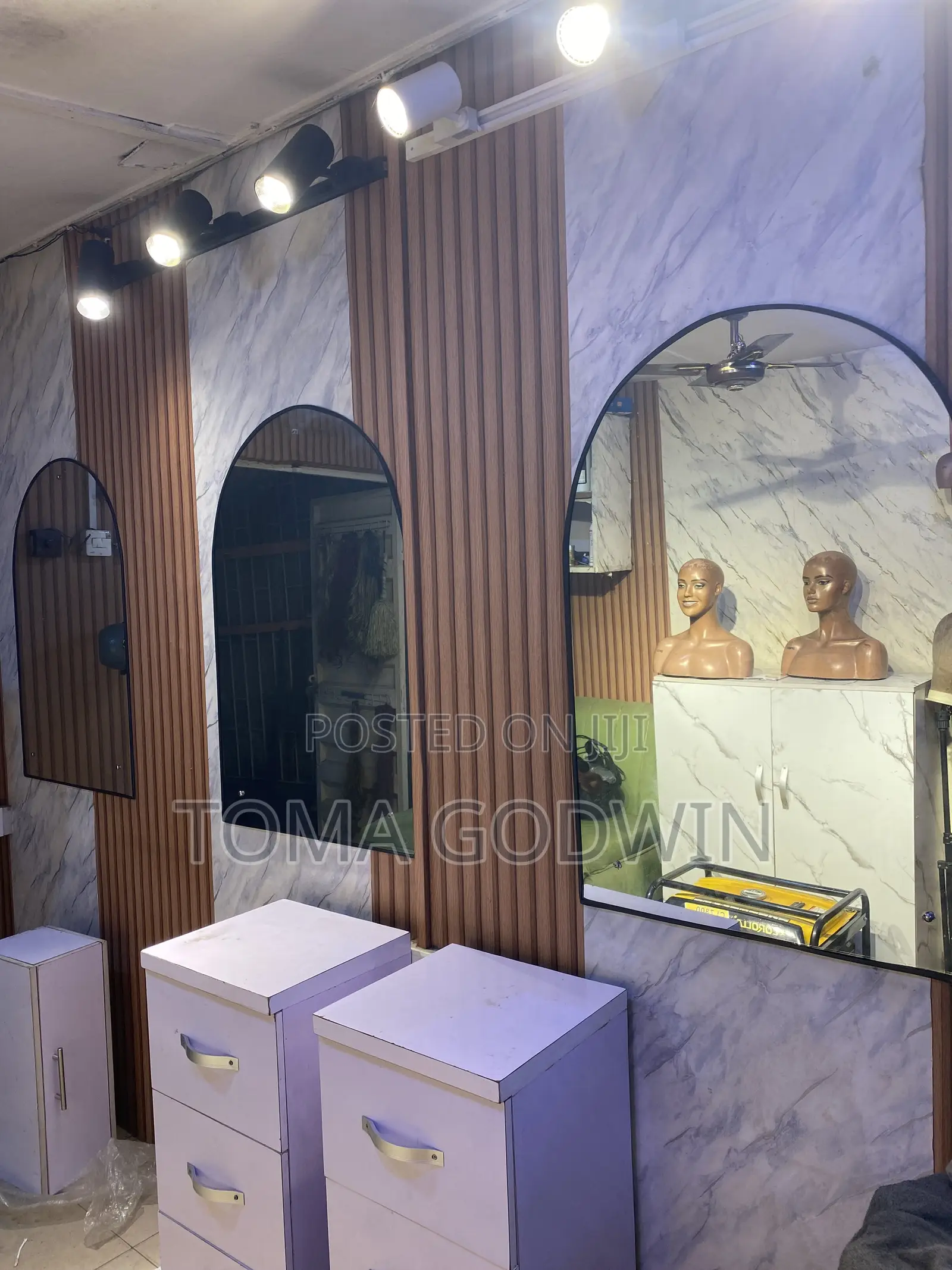 Salon Mirror
