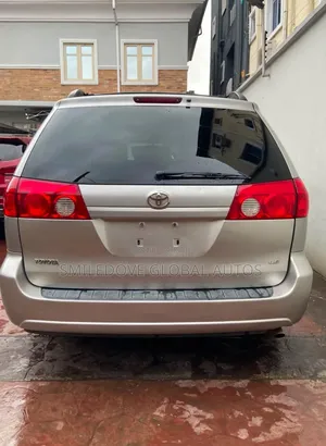 Toyota Sienna 2006 Gold