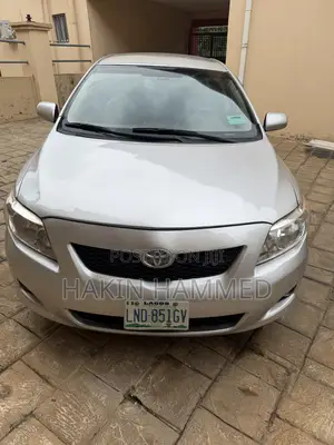 Toyota Corolla LE 4dr Sedan (1.8L 4cyl 4A) 2010 Silver