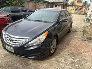 Hyundai Sonata Limited 2.0T Sedan (2.0L 4cyl 6A) 2013 Blue
