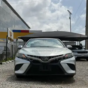 Toyota Camry 2018 Silver