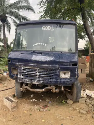 Mercedes Benz 1990 Blue