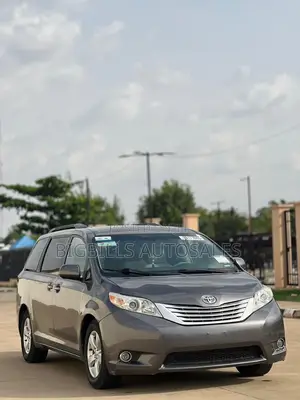 Toyota Sienna LE FWD 8-Passenger 2013 Gray
