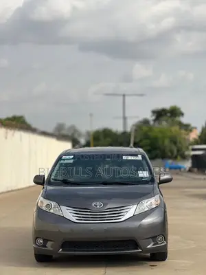 Toyota Sienna LE FWD 8-Passenger 2013 Gray