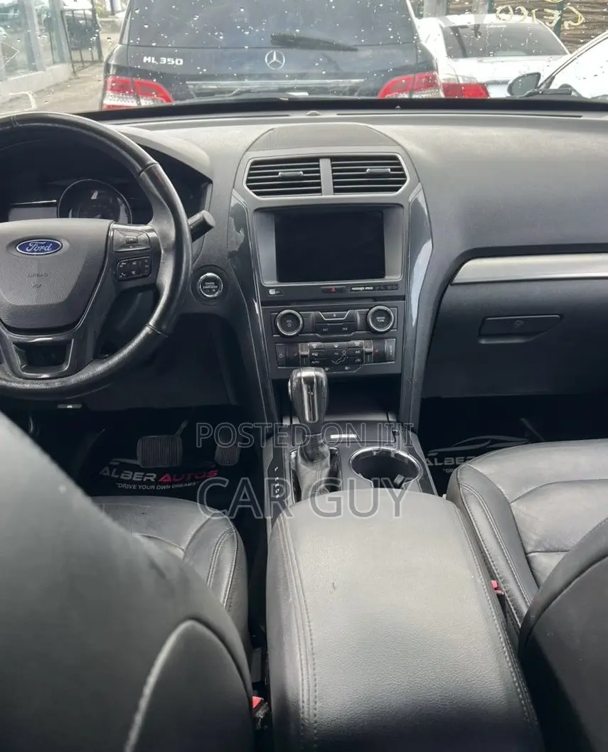 Ford Explorer XLT AWD 2018 Black