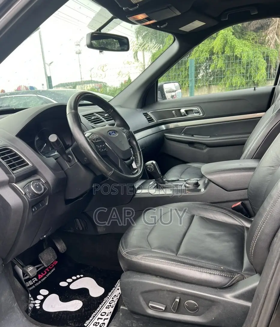 Ford Explorer XLT AWD 2018 Black