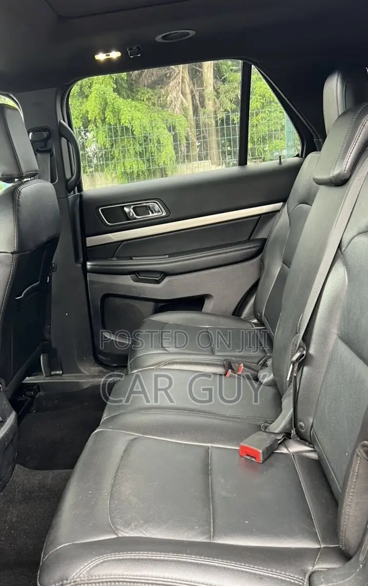 Ford Explorer XLT AWD 2018 Black